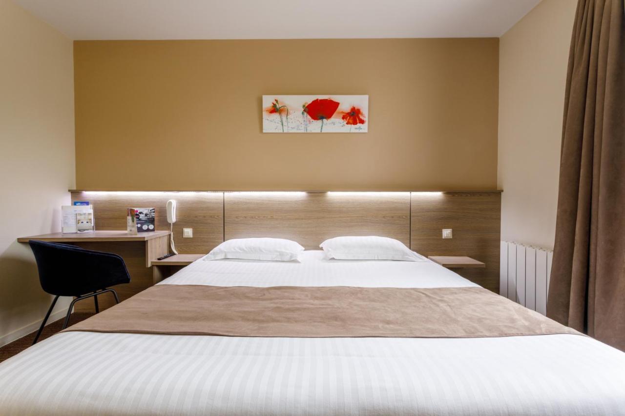 Brit Hotel Piscine & Spa - Fougeres Lecousse Kültér fotó